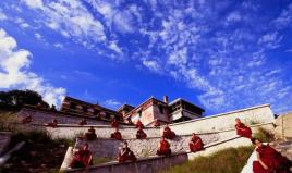坐落于内蒙的古寺被称为佛寺里的“清华北大”，却鲜为人知